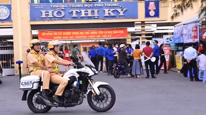 Công an các tỉnh Tây Nam bộ hỗ trợ thí sinh Kỳ thi tốt nghiệp THPT