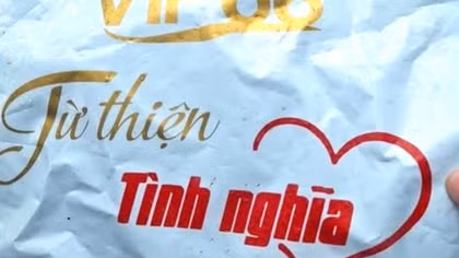 Nhóm người tự xưng “trao quà từ thiện” ở Huế có biểu hiện bất thường