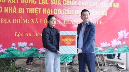 TP Huế bàn giao căn nhà đầu tiên tặng người dân sau 25 ngày thần tốc thực hiện “Chiến dịch Quang Trung”