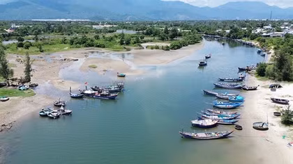 Luồng lạch, khu neo đậu tàu thuyền bị bồi lắng, ngư dân thấp thỏm
