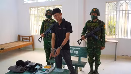 Bắt giữ đối tượng vận chuyển trái phép vàng vào Việt Nam