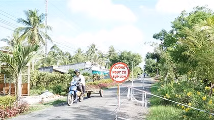 Cần khắc phục sớm sụt lún đường do hạn, mặn ở Cà Mau