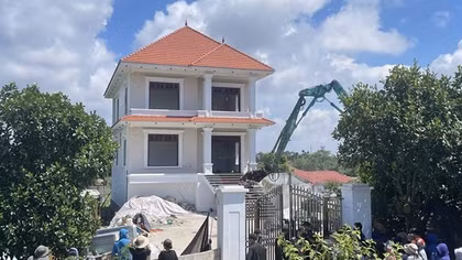 Tháo dỡ biệt phủ view biển Đồ Sơn xây dựng trái phép trên đất nông nghiệp