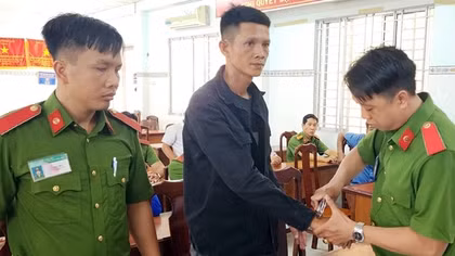 "Xí phần" mặt biển để vòi tiền bảo kê ngư dân và thương lái