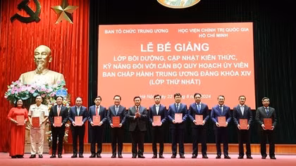 Bế giảng Lớp Bồi dưỡng cán bộ quy hoạch Ủy viên Trung ương Đảng khóa XIV