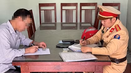Phạt tài xế chạy ngược chiều cao tốc