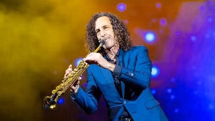 Khán giả Hà Nội bị mê hoặc bởi những giai điệu bất hủ của Kenny G