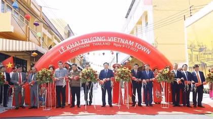 Chủ tịch Quốc hội khai trương Phố Việt Nam tại Udon Thani của Thái Lan