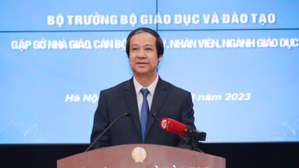 Giải đáp nhiều vấn đề "nóng" liên quan đến mức lương, tuổi nghỉ hưu của giáo viên