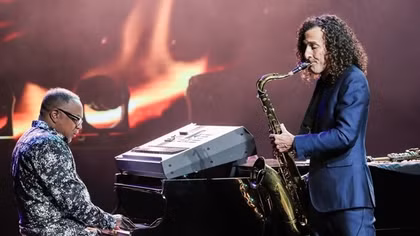 "Kenny G Live in Hồ Gươm" - ngẫu hứng, thăng hoa và ngập tràn cảm xúc