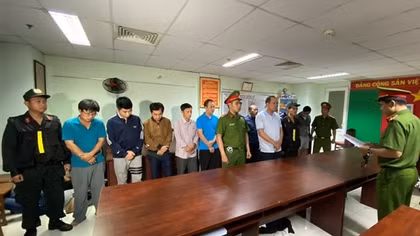Nguyên Giám đốc và 10 nhân viên Trung tâm Đăng kiểm 50-05V "xộ khám"