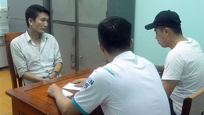 Khởi tố đối tượng dùng cuốc cướp tiệm vàng tại Quảng Nam