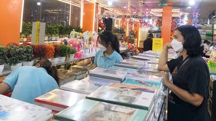 Nhộn nhịp thị trường sách giáo khoa, đồ dùng học tập