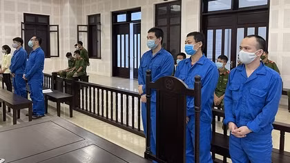 Hơn 47 năm tù cho nhóm đối tượng dụ dỗ các bé gái "đóng phim" người lớn