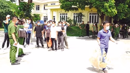 Niềm vui ngày trở về của các phạm nhân được đặc xá