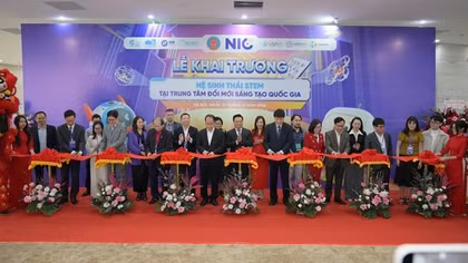Khai trương Hệ sinh thái STEM, vinh danh các đội thi Robotics quốc tế
