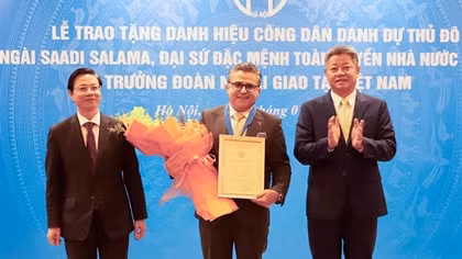 Trao danh hiệu Công dân danh dự Thủ đô Hà Nội cho Đại sứ Palestine tại Việt Nam
