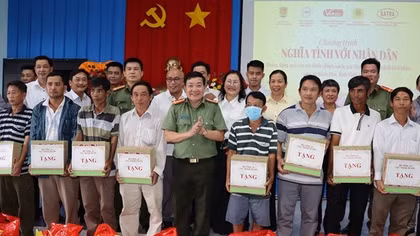 Cục Ngoại tuyến tổ chức chương trình Nghĩa tình với nhân dân