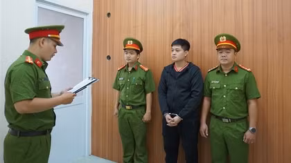 Khởi tố đối tượng cho vay lãi nặng, thu lợi bất chính hơn 400 triệu đồng