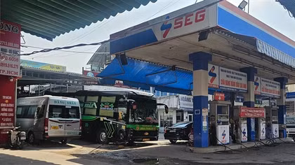 Bài 1: Tràn lan bến “cóc” tự phát và điểm đón xe được hợp pháp hóa ven đường