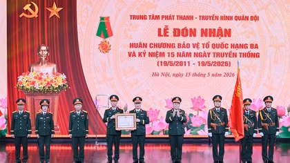 Trung tâm Phát thanh - Truyền hình Quân đội đón Huân chương bảo vệ Tổ quốc hạng Ba