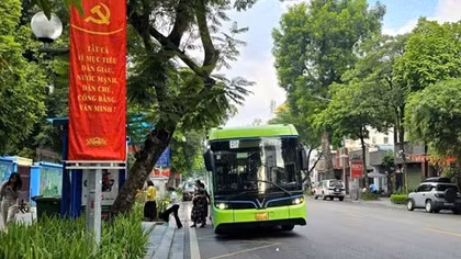 Tăng cường 360 lượt xe buýt mỗi ngày phục vụ Hội chợ Quốc gia Mùa Xuân 2026
