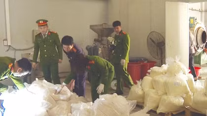 Bóc gỡ nhiều đường dây sản xuất, buôn bán thuốc giả và thực phẩm chức năng giả dịp Tết