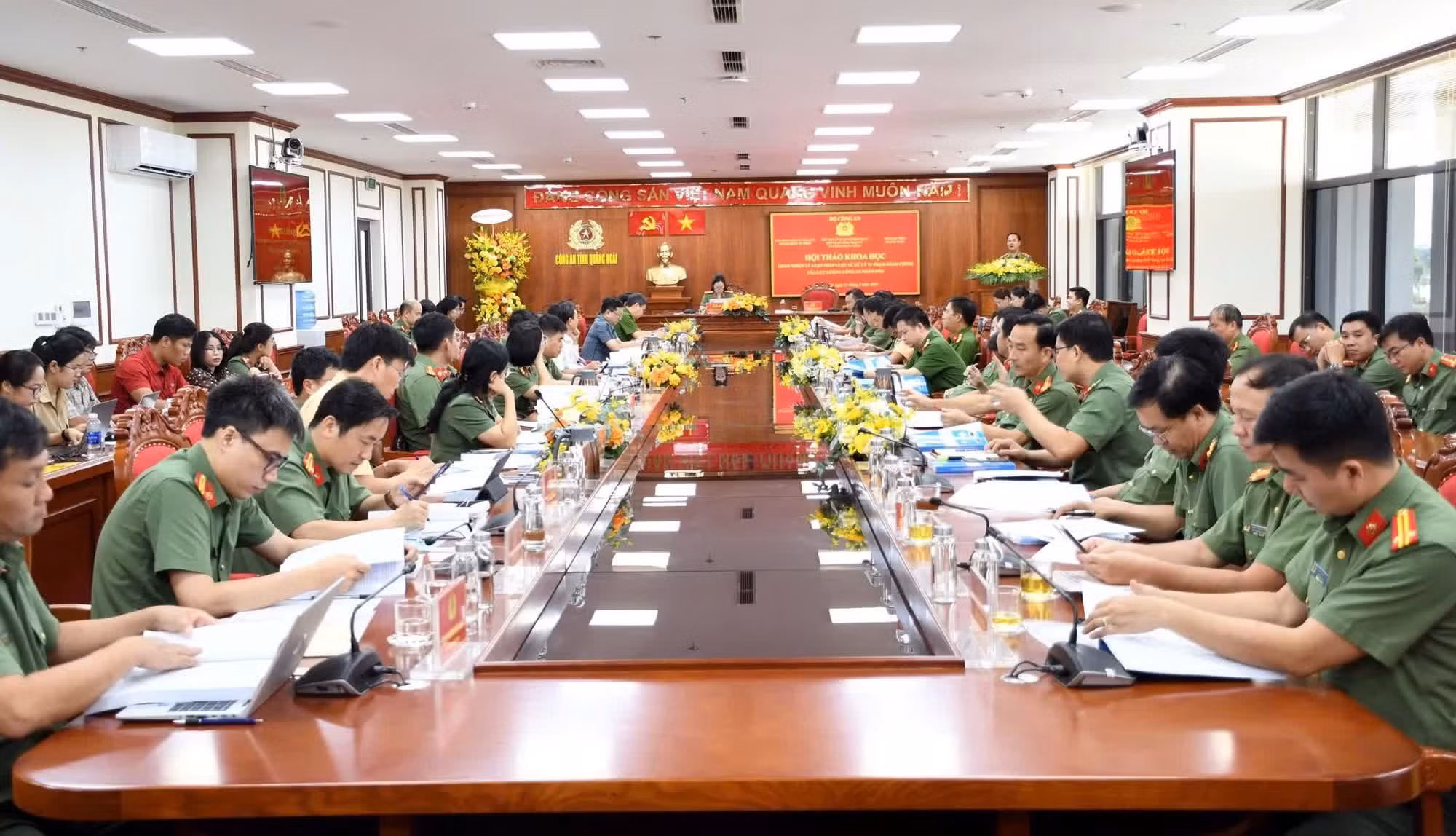 hoi-thao-c.jpg