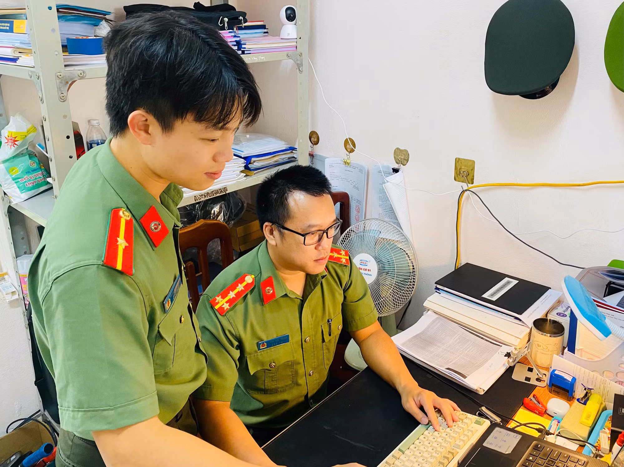 can-bo-chien-si-cong-an-xa-nam-thuy-anh-tich-cuc-huong-ung-cuoc-thi-truc-tuyen-tim-hieu-ve-hien-phap-va-phap-luat-trong-ky-nguyen-so.jpg