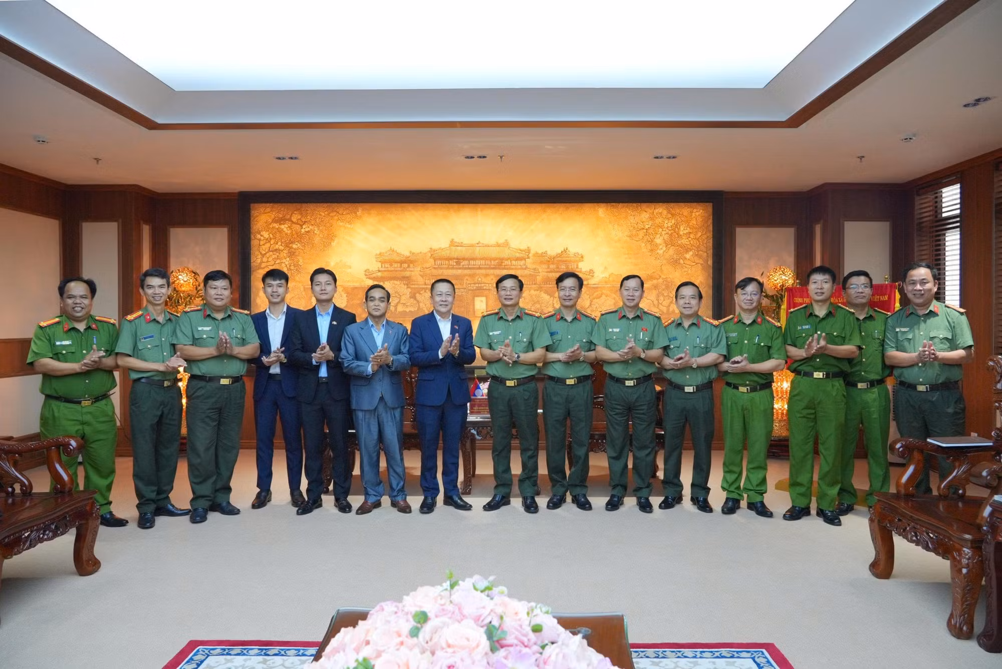 lam-viec2.jpg