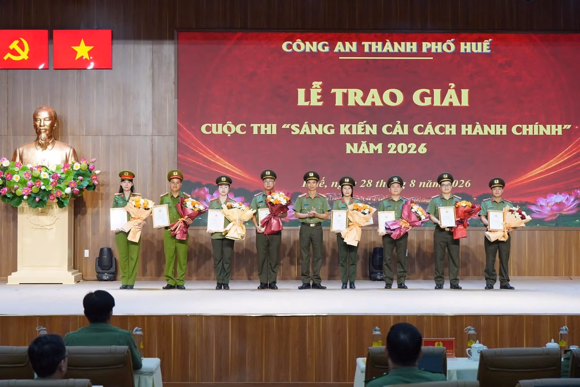 hanh-chinh1.jpg