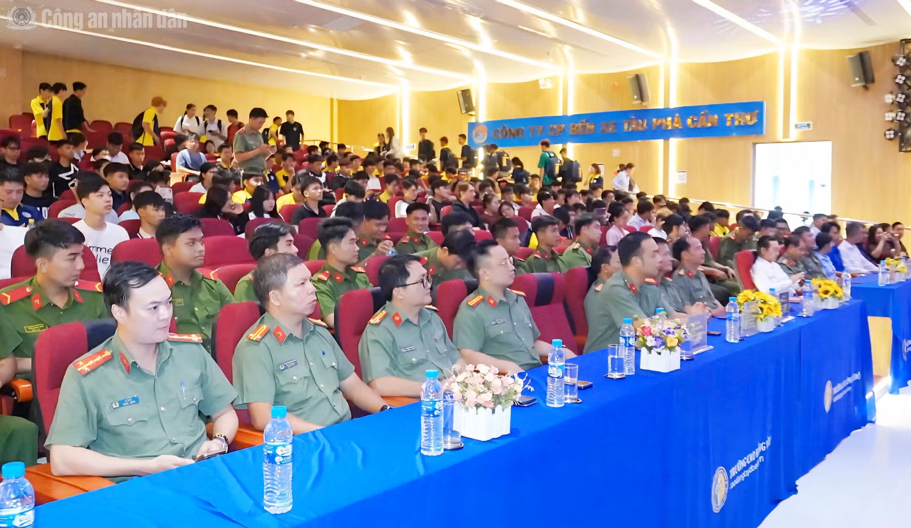 cand_tl_cao-dang-tay-do-1.jpg