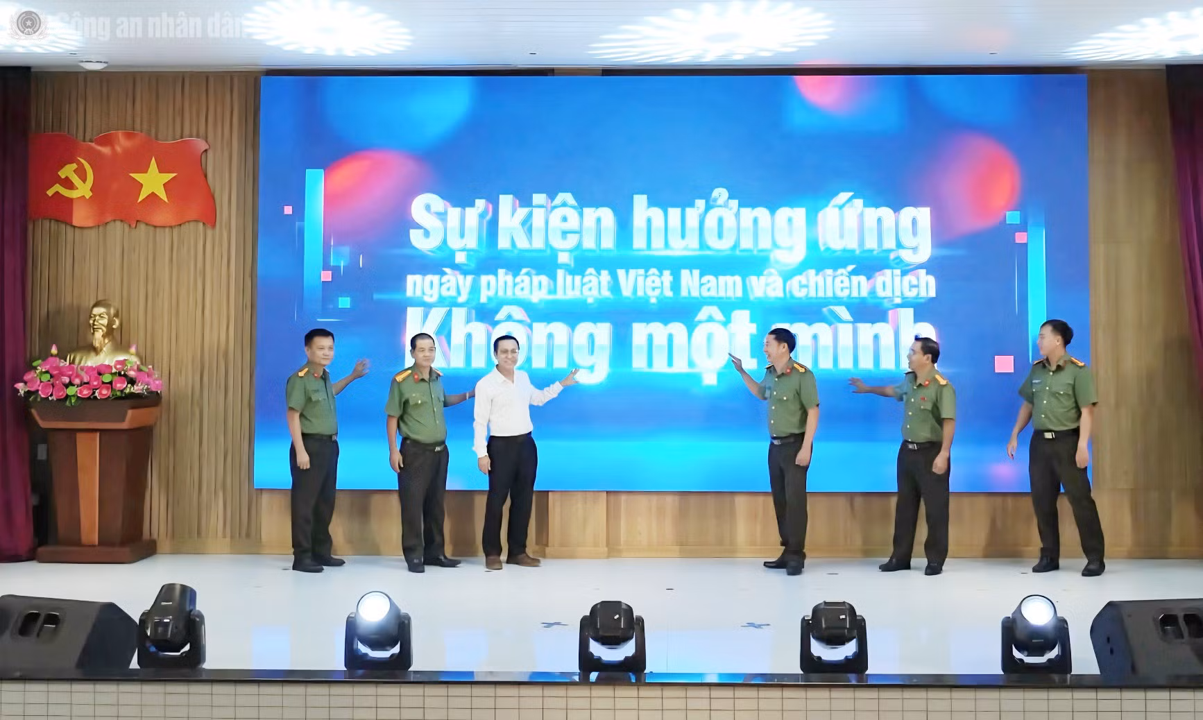 cand_tl_cao-dang-tay-do-2.jpg