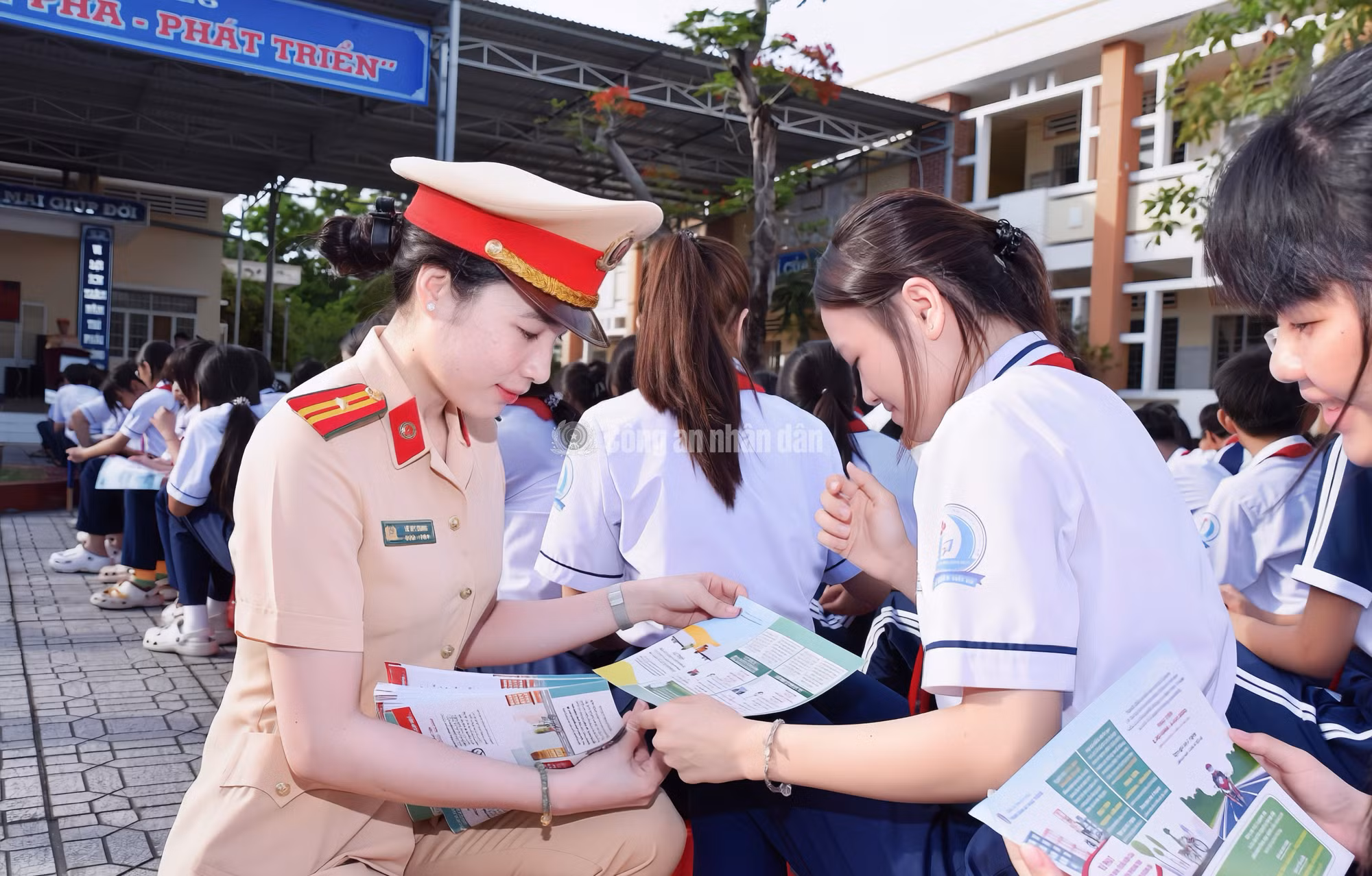 cand_c_tuyen-truyen-phap-luat-giao-thong.jpg