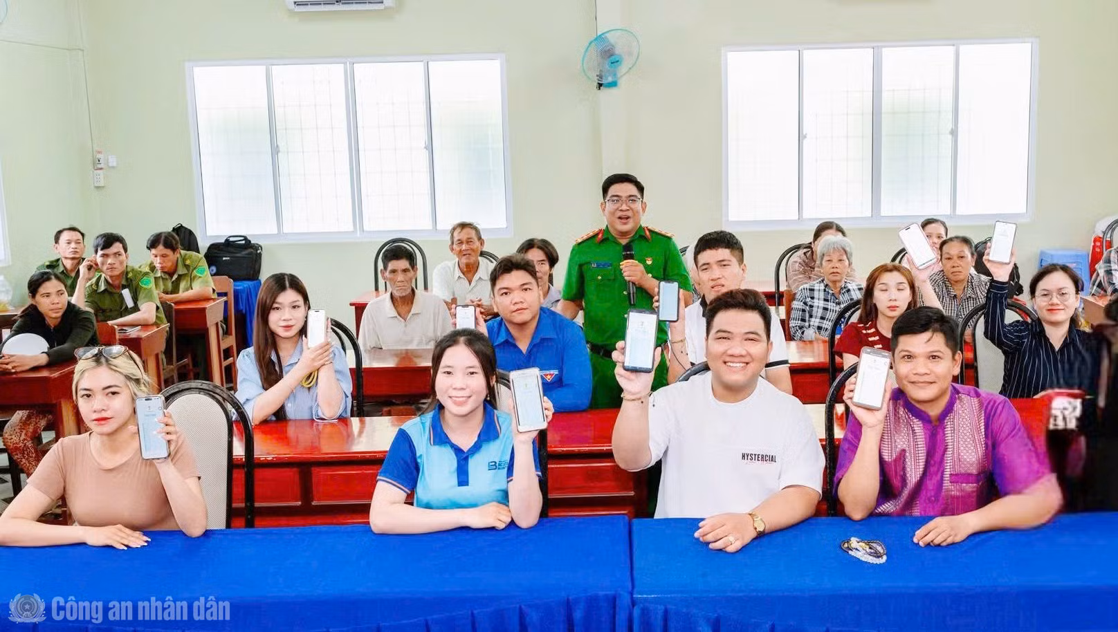 cand_bl_anh-4-dai-uy-ma-quoc-quang-to-chuc-thi-game-show-phong-chong-ma-tuy-tren-dien-thoai.jpg