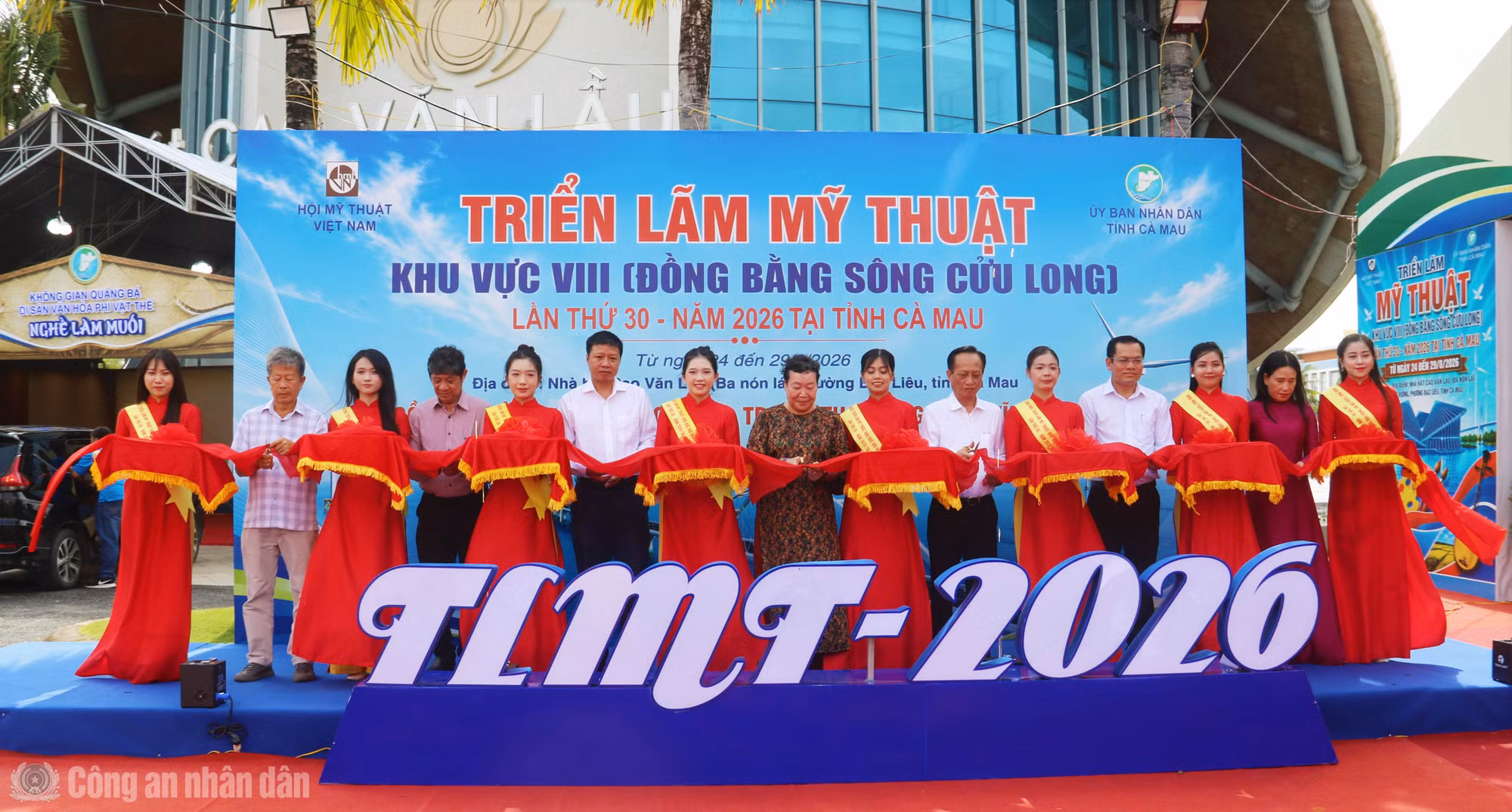 cand_bl_anh-cac-dai-bieu-cat-bang-khai-mac-trien-lam-my-thuat.jpg