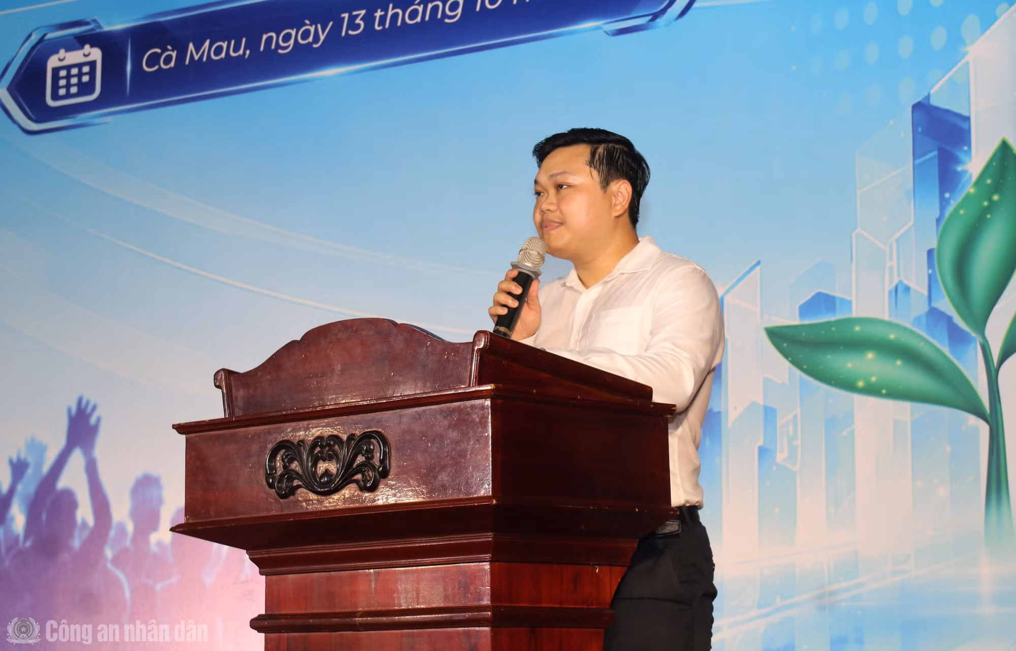 cand_bl_anh-1-ong-le-tran-anh-hung-phat-bieu-tai-buoi-cinec-talkshow-chuyen-nguoi-tre.jpg