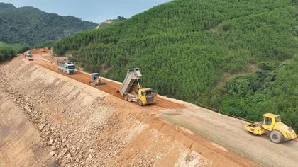 Giải ngân đầu tư công đạt gần 49%