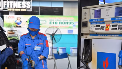Giá xăng tiếp tục giảm hơn 500 đồng/lít