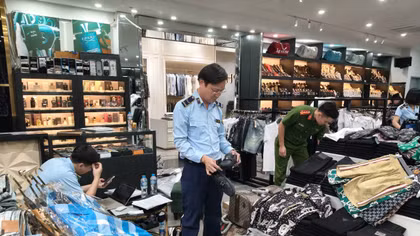 Quản lý thị trường xử lý trên 1.500 vụ xâm phạm sở hữu trí tuệ trong cao điểm