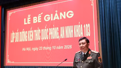 Bế giảng Lớp bồi dưỡng kiến thức quốc phòng, an ninh khóa 103