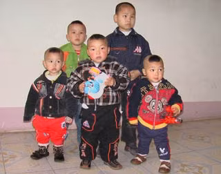 5 cháu bé được giải cứu.