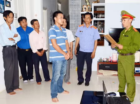 Cơ quan điều tra đọc lệnh bắt khẩn cấp Lê Hữu Hiếu.