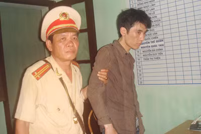 CSGT bắt cướp trên cầu Chương Dương ảnh 1