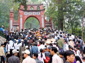 Về với đất Tổ.
