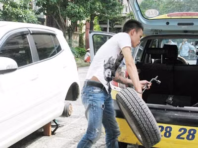 Thợ Garage đi trộm bánh xe lúc rạng sáng ảnh 5