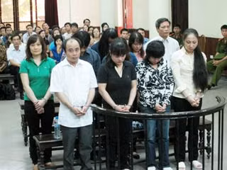 Giả chữ ký của bố mẹ, chiếm đoạt hơn 700 triệu đồng của ngân hàng ảnh 3