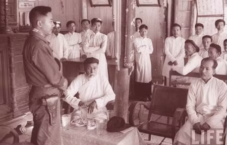 Nhà tình báo Phạm Ngọc Thảo trong thời gian làm tỉnh trưởng Kiến Hòa (Bến Tre). Ảnh: Tư liệu.