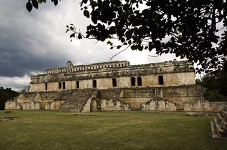 Một phong cách kiến trúc điển hình của người Maya ở thành cổ Uxmal.
