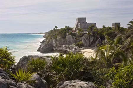 Ngôi đền Gió do người Maya xây dựng ở thành phố cổ Tulum ven biển phía đông bán đảo Yucatan.